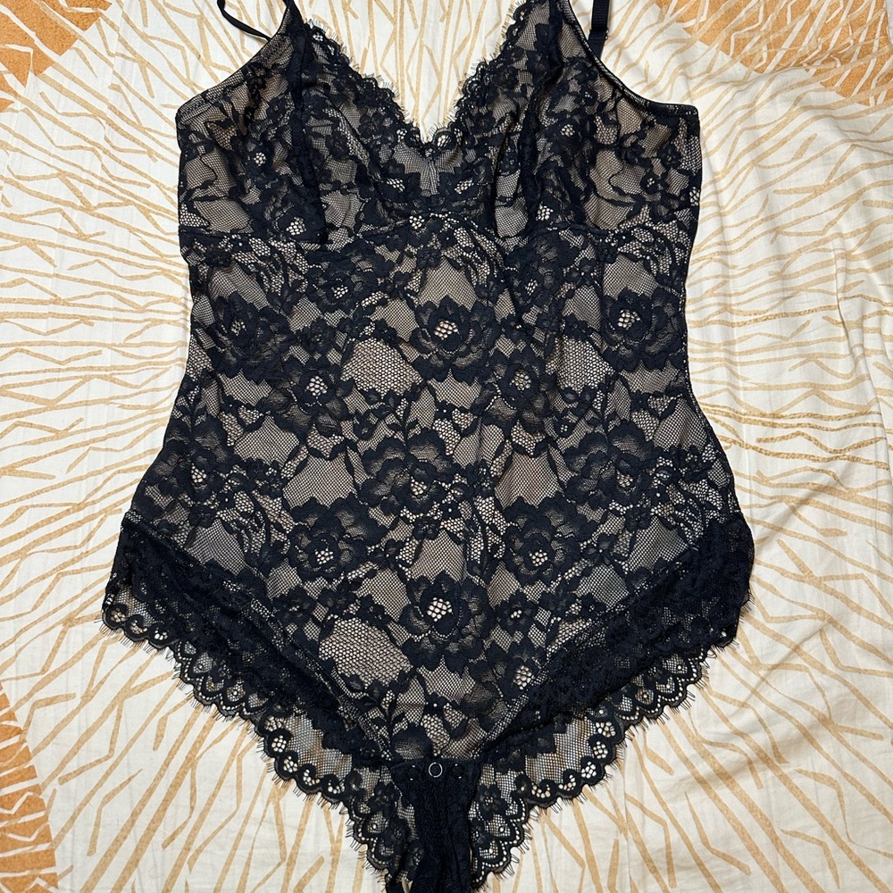 Chic Black Lace Chemise